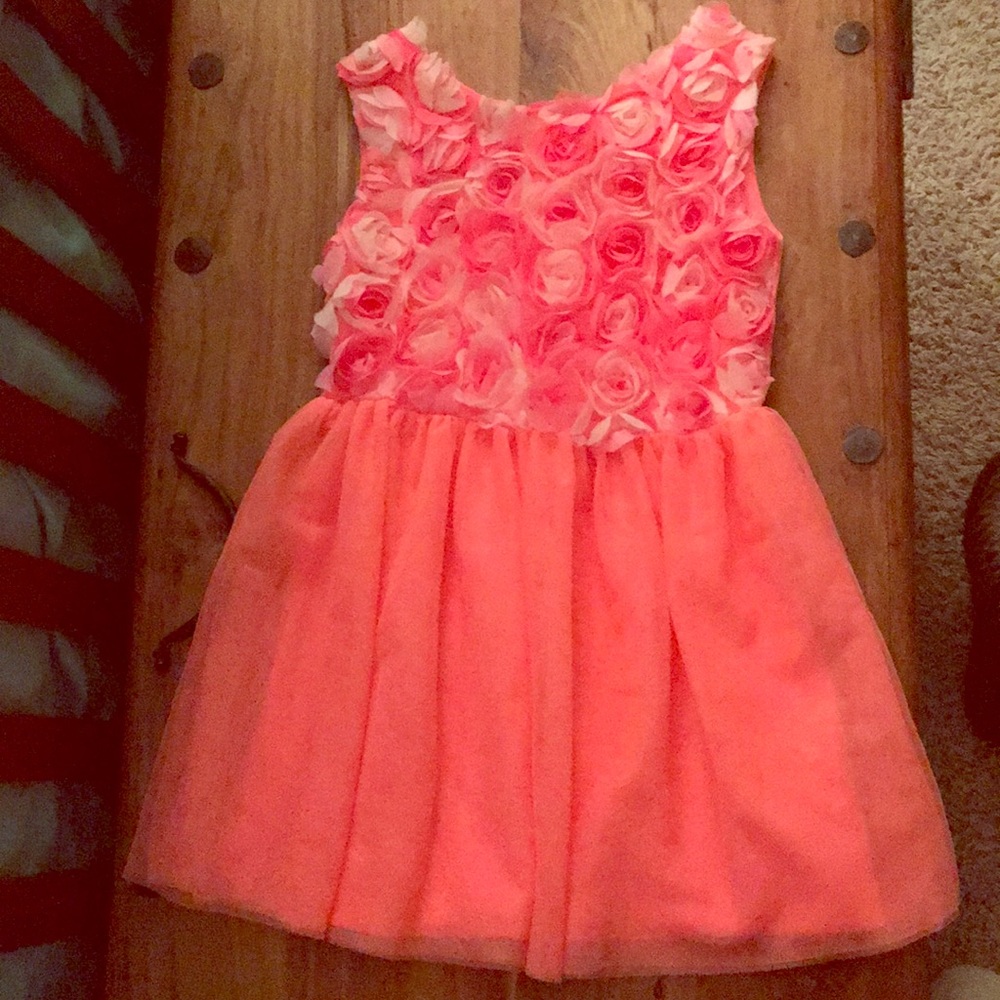 Beautiful spring time, flowery dress for girls!